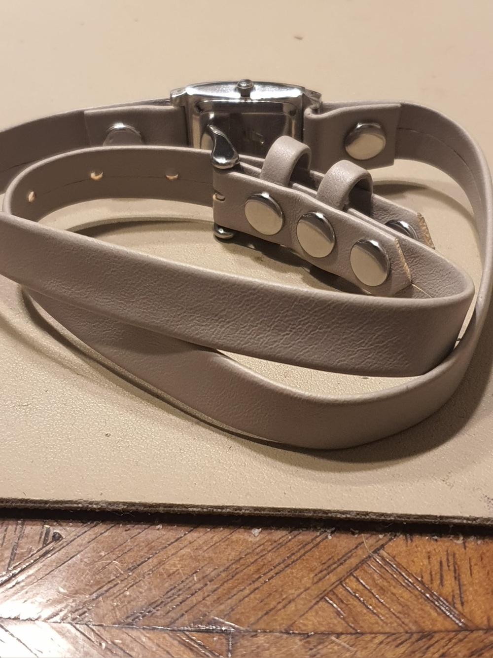 10/$20LA Mer Collections Wanderlust Silver/Grey Leather DoubleLoop Women's Watch - Picture 3 of 4